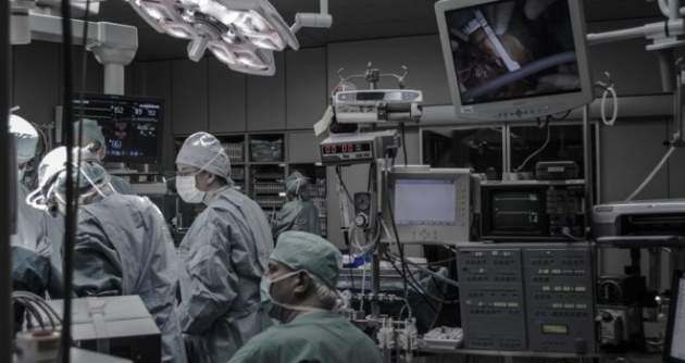 Украинские хирурги успешно провели первую в мире операцию по восстановлению ногтевой фаланги