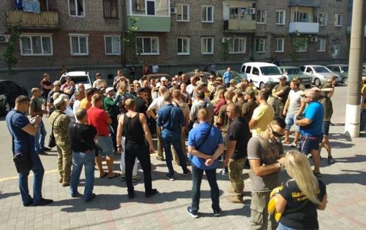 Убийство "Сармата" в Бердянске: под стенами мэрии собрался митинг. Фото
