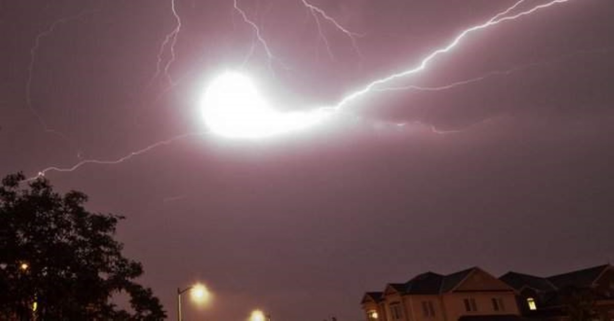 Эксперты предупреждают: август ошарашит шаровымим молниями