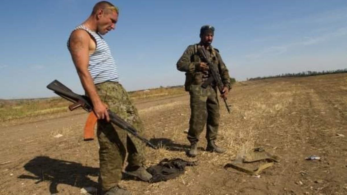 Сожгли урожай, технику и имущество людей: боевики оконфузились на Донбассе
