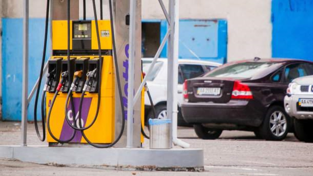 В Украине из-за доллара подскочили цены на бензин