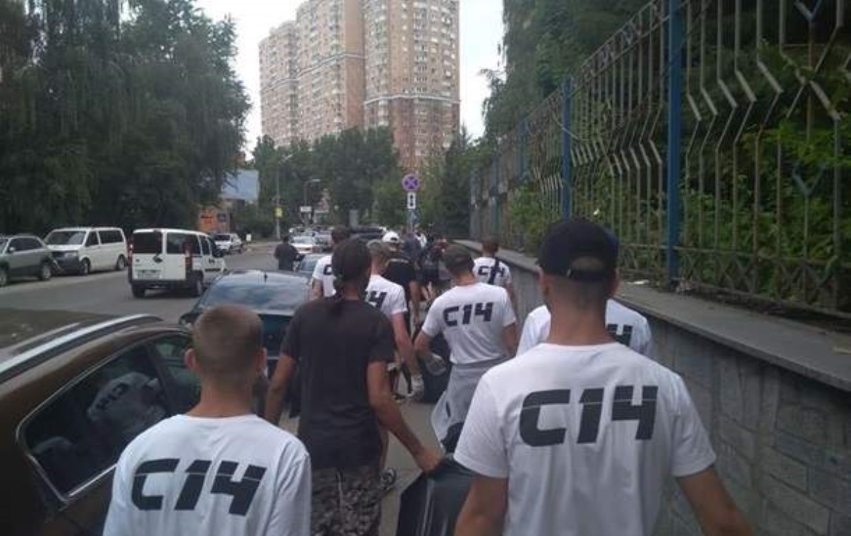 "Правосудие" по-украински: молодчики из С14 избили адвоката в суде Киева