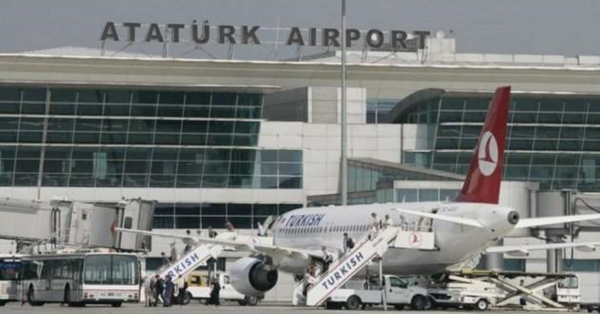 В Стамбуле столкнулись пассажирские самолеты: первые подробности