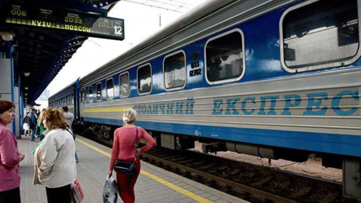 "Укрзализныця" сократила пассажирские перевозки в Россию в пять раз
