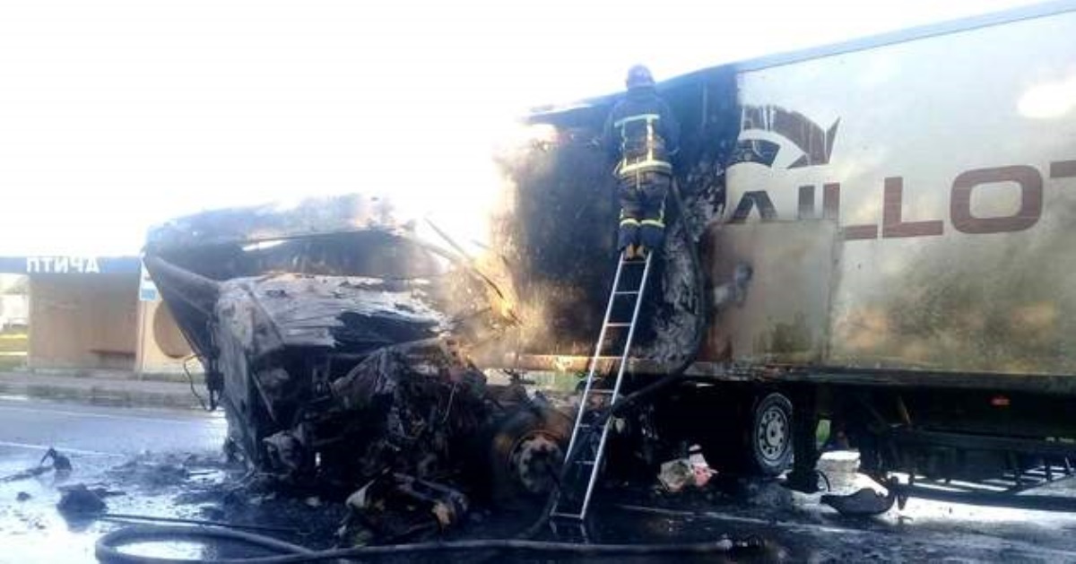 Водитель сгорел заживо в серьезном ДТП под Ровно