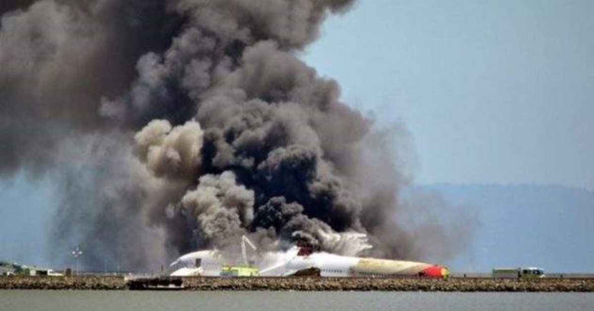 Жуткая авиакатастрофа: погибли все, кроме одного ребенка