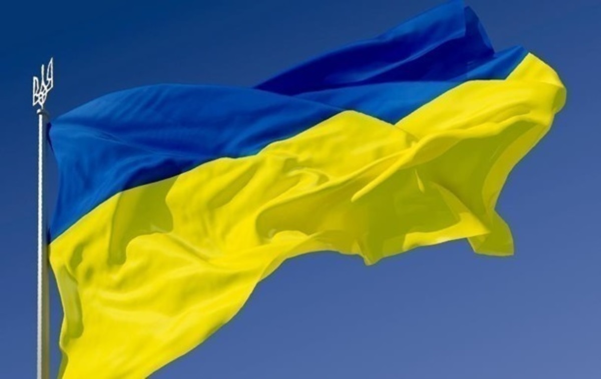 На Луганщине мужчина сорвал флаг Украины со здания прокуратуры