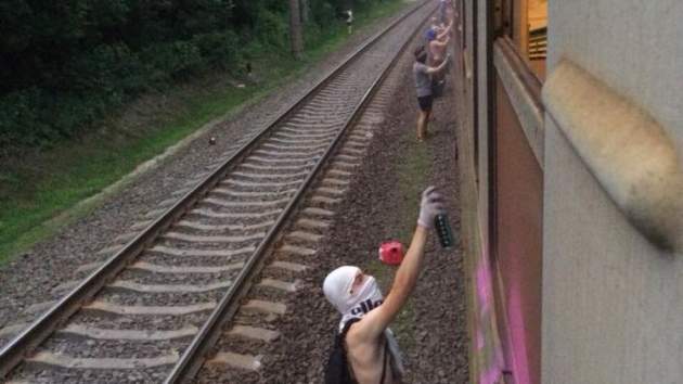 "Дикий Запад": молодежные банды все чаще безнаказанно нападают на поезда в Украине