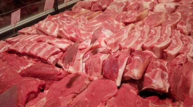 Магазины продают украинцам испорченное мясо с нормальным сроком годности