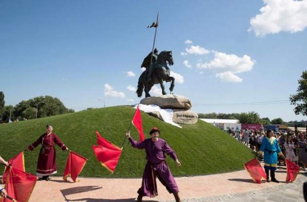 В Киеве открыли уникальный памятник: Кличко объяснил, кому и почему