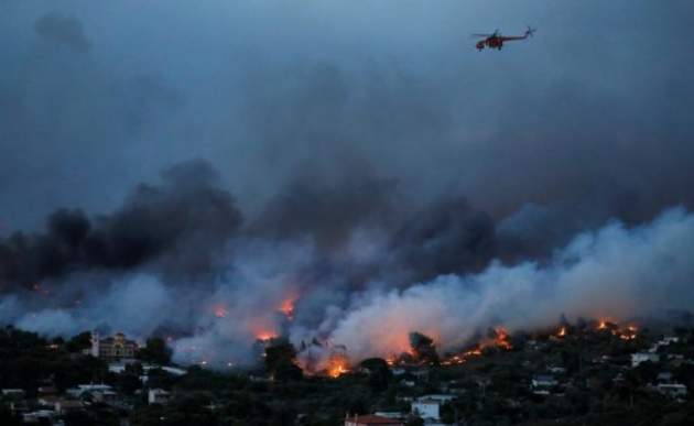 Рев машин всю ночь и вертолеты: кадры страшного пожара в Крыму