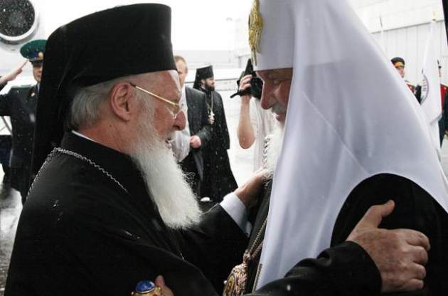 Кто из патриархов выиграет Украинскую православную церковь?