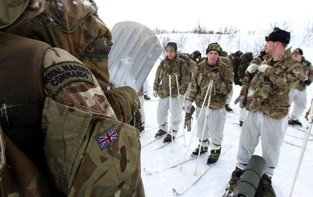 Путин наращивает войска вдоль побережья Арктики