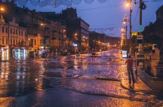 Опять потоп: Киев ночью в очередной раз ушел под воду