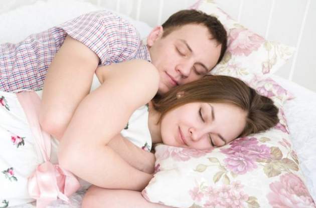 С какой стороны от мужа должна спать жена
