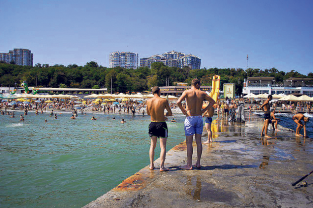 Бархатный сезон в Одессе: свободных мест на пляже почти нет