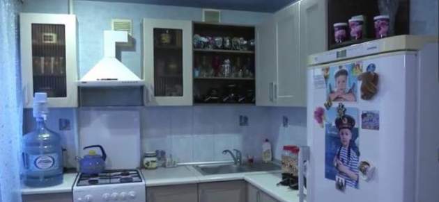 Порошенко, погостивший у семьи в Авдеевке, увидел на холодильнике российский флаг. Видео