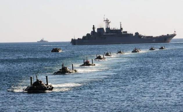 Ситуация накалилась до предела: РФ перебрасывает военные корабли в Азовское море