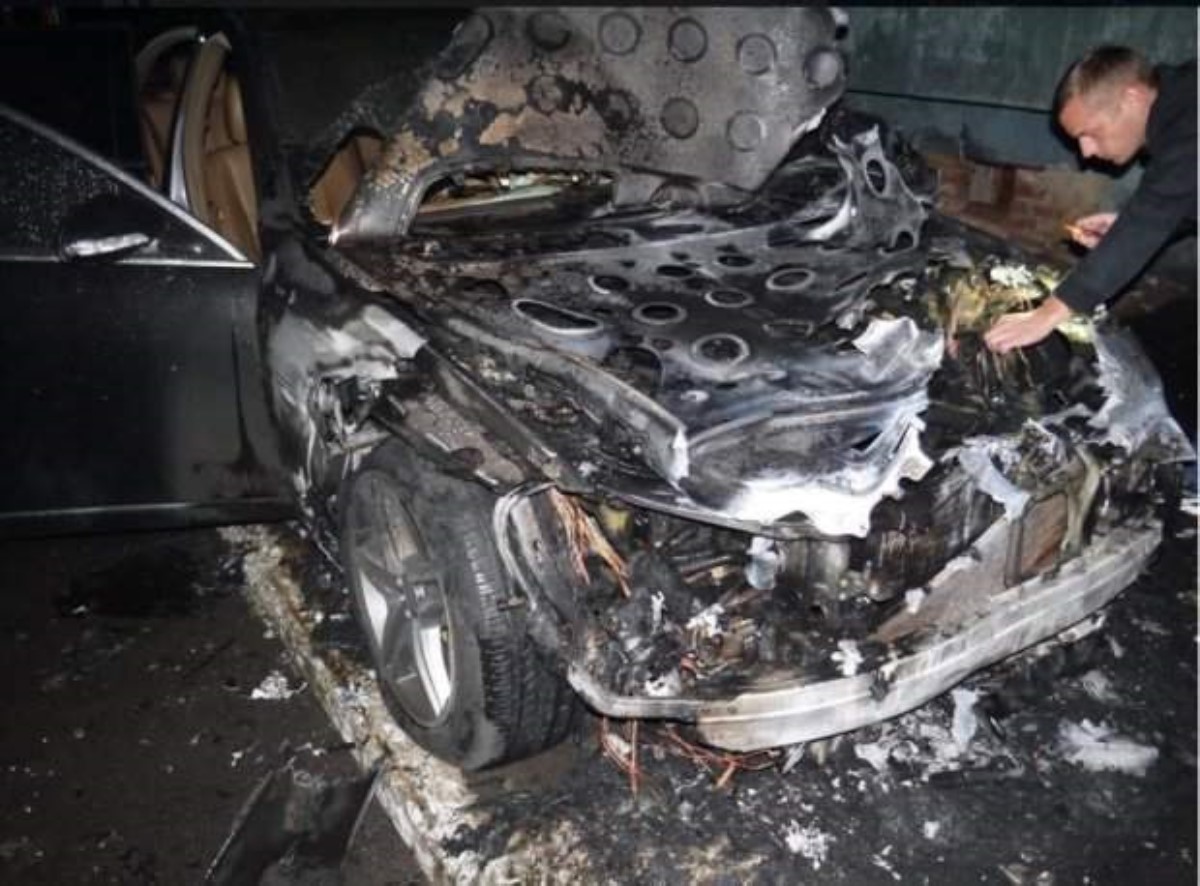 В Ровно сожгли машину депутата: первые подробности и фото