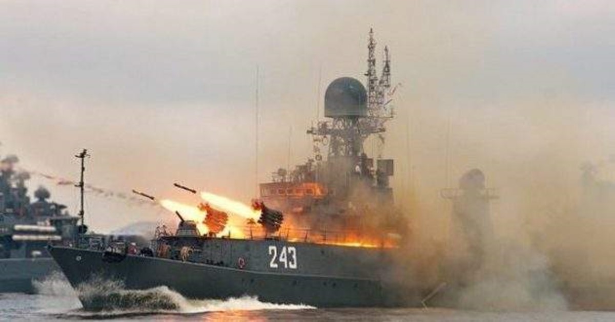 Эсминцы, фрегаты и корабли: Россия стягивает технику в море