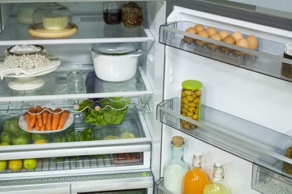 Маленький холодильник - много места: как правильно хранить продукты