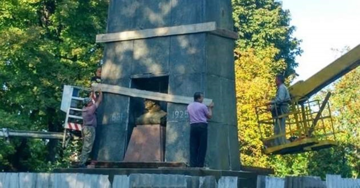 Гриша, пришло твое время: под Одессой ремонтируют склеп-могилу Котовского