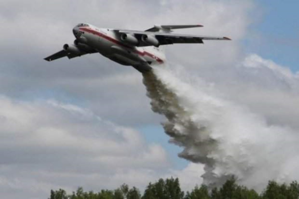 Падение самолета в РФ: в сети показали видео с места катастрофы