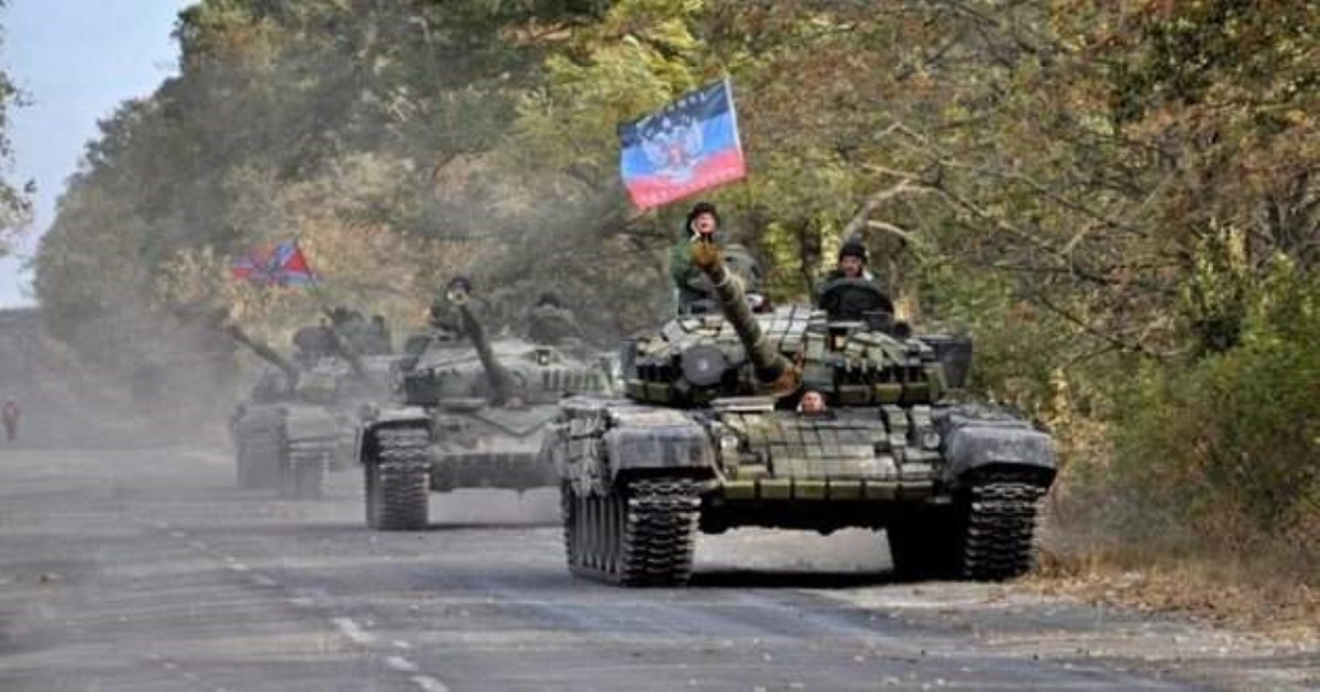 Террористы на Донбассе вывели из укрытий десятки танков: что происходит