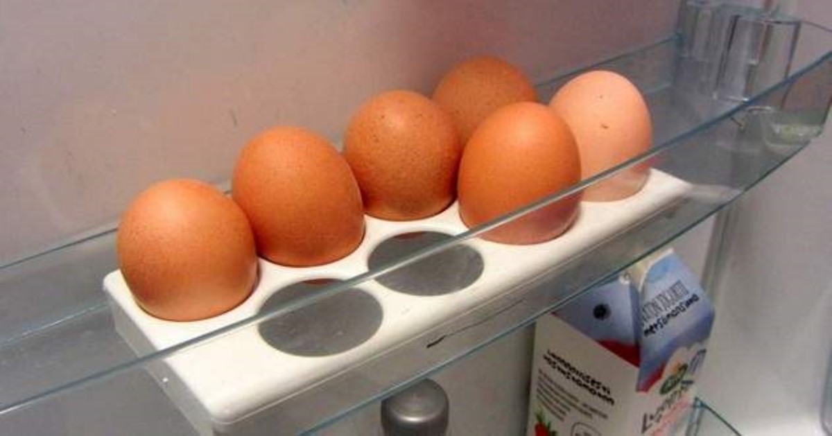 Храните яйца на дверце холодильника? У нас для вас плохая новость