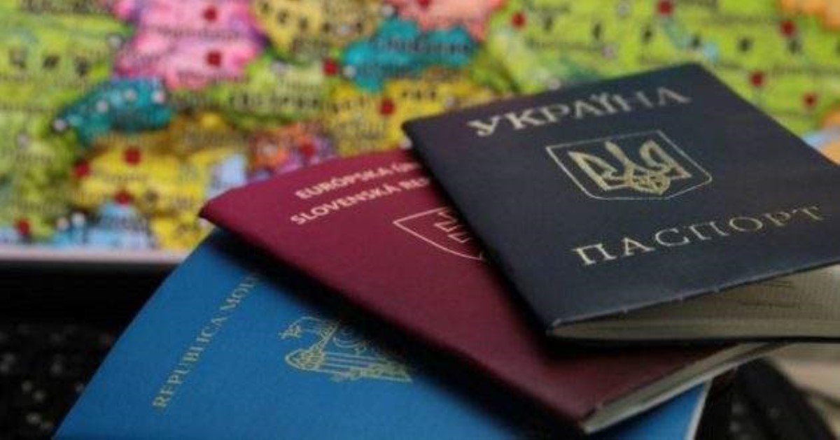Идут в посольство не под конвоем: почему украинцы получают паспорта других государств