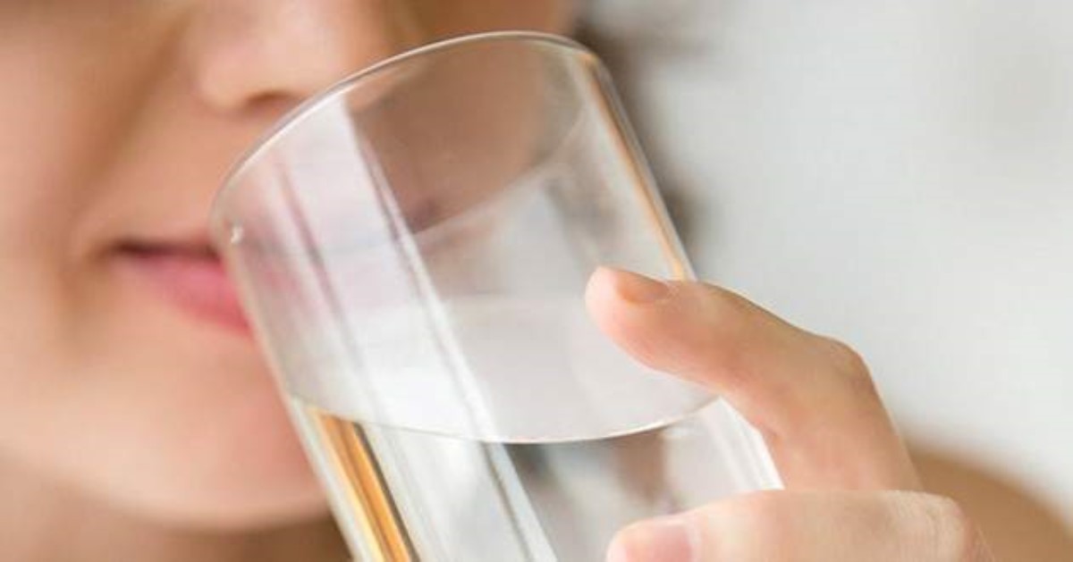 Восемь причин пить воду чаще:  идеальное время, чтобы выпить еще 1 стакан воды