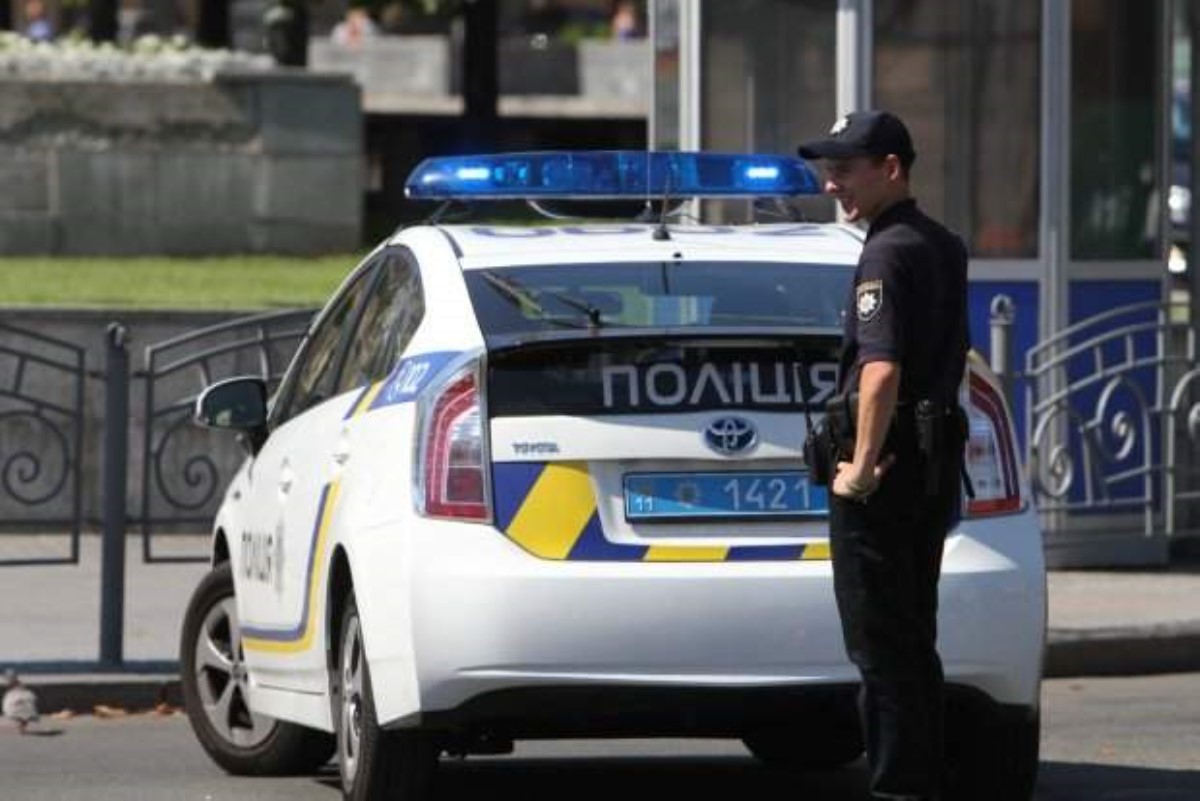 "Нацкорпус" окропили кровью: в Киеве напали на приемную депутата