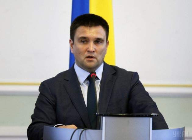 Около 1 млн украинцев покидают страну каждый год — Климкин