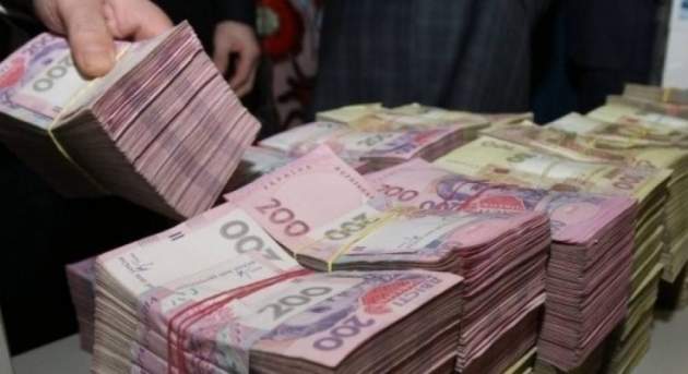 Украинцам раздадут по 700 грн, но подорожает доллар: чего ждать осенью