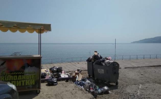 Разруха и кислотные испарения: новые фото из Севастополя шокируют