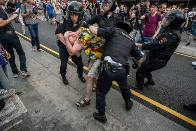 В России полиция жестко подавила акции протеста против пенсионной реформы. Фото