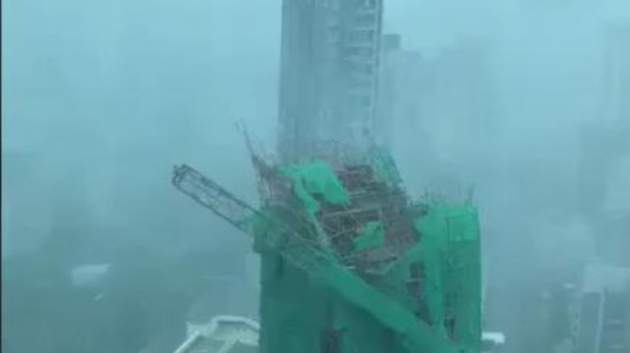 Рушатся стройки и вылетают окна: тайфун уничтожает целое побережье