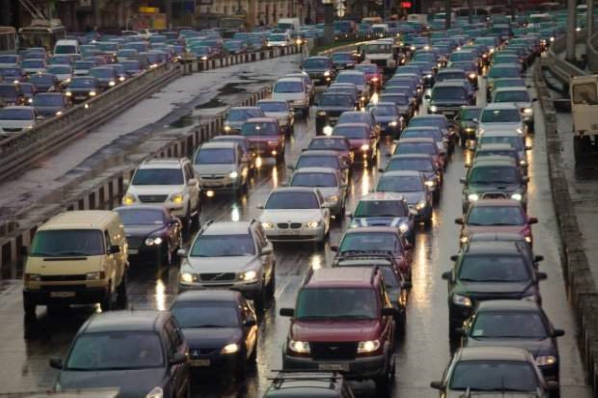 Днем и ночью: украинских водителей предупредили о новом правиле