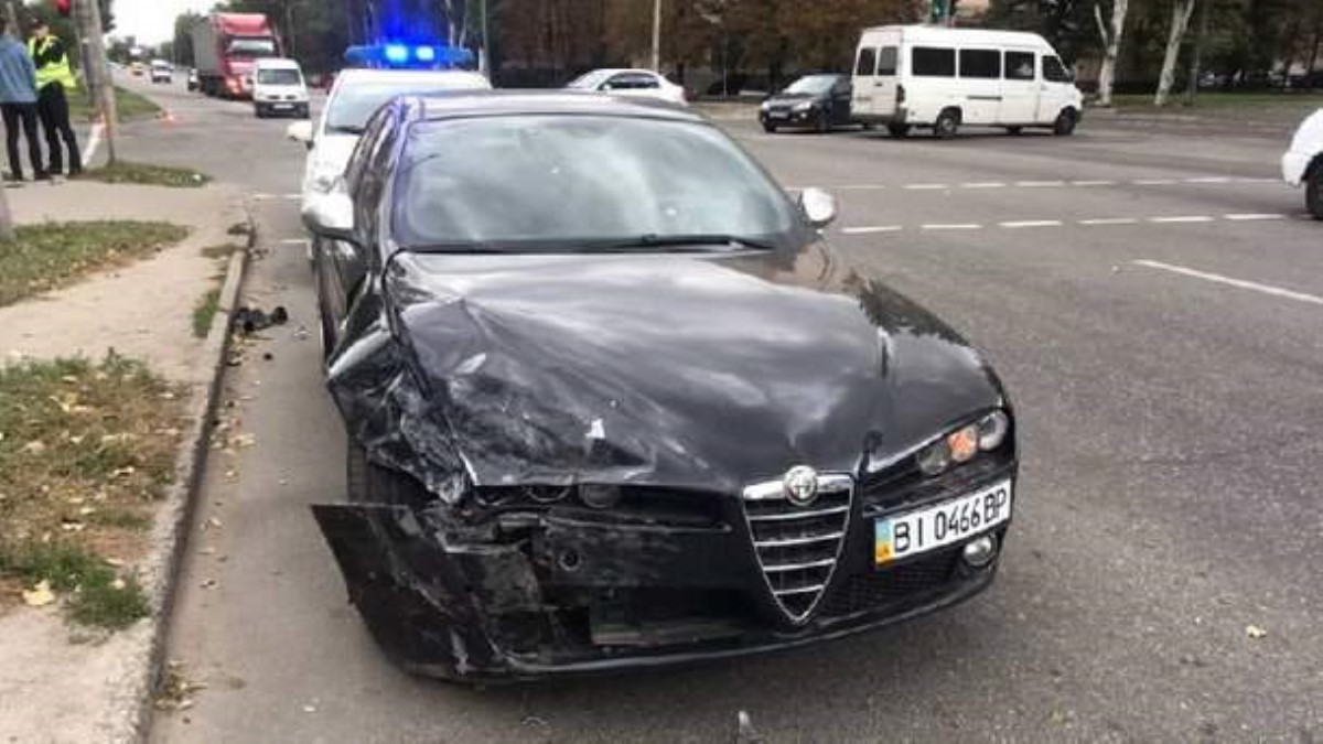 "Элитное" ДТП в Запорожье: столкнулись Alfa Romeo и Porsche