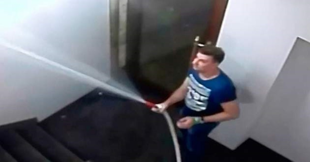 Кричал и ломился: русскоговорящий мужчина устроил потоп в отеле в Чехии