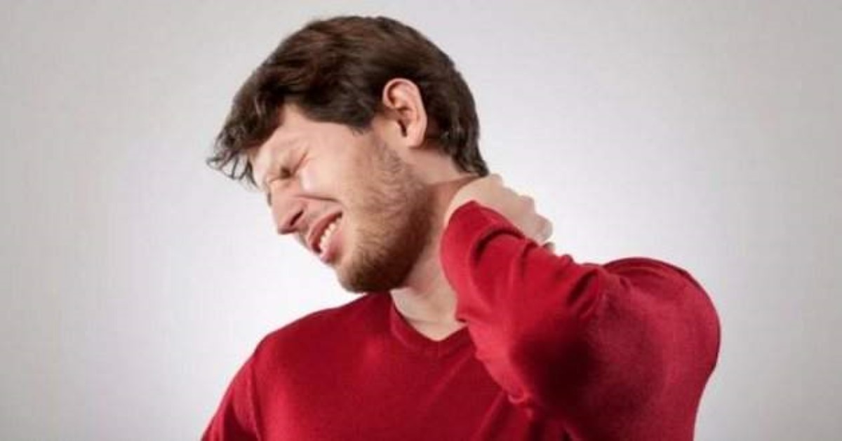 Что делать, если у вас свело шею: простые правила при мышечном спазме