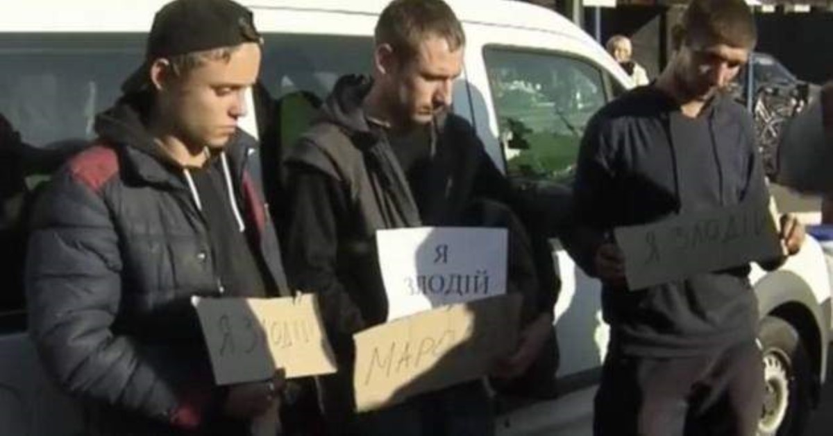 Мародерів в Ічнянському районі виставили на площі з надписами «Я ЗЛОДІЙ»