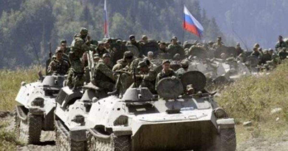 На Донбассе засекли сразу две новые колонны российской военной техники