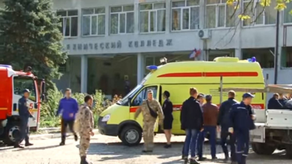 Что-то не сходится: очевидец ЧП в Керчи слышал автоматные очереди из нескольких точек