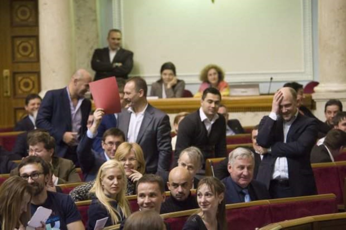 Сигареты по 40 и водка по 100: депутаты осчастливили украинцев