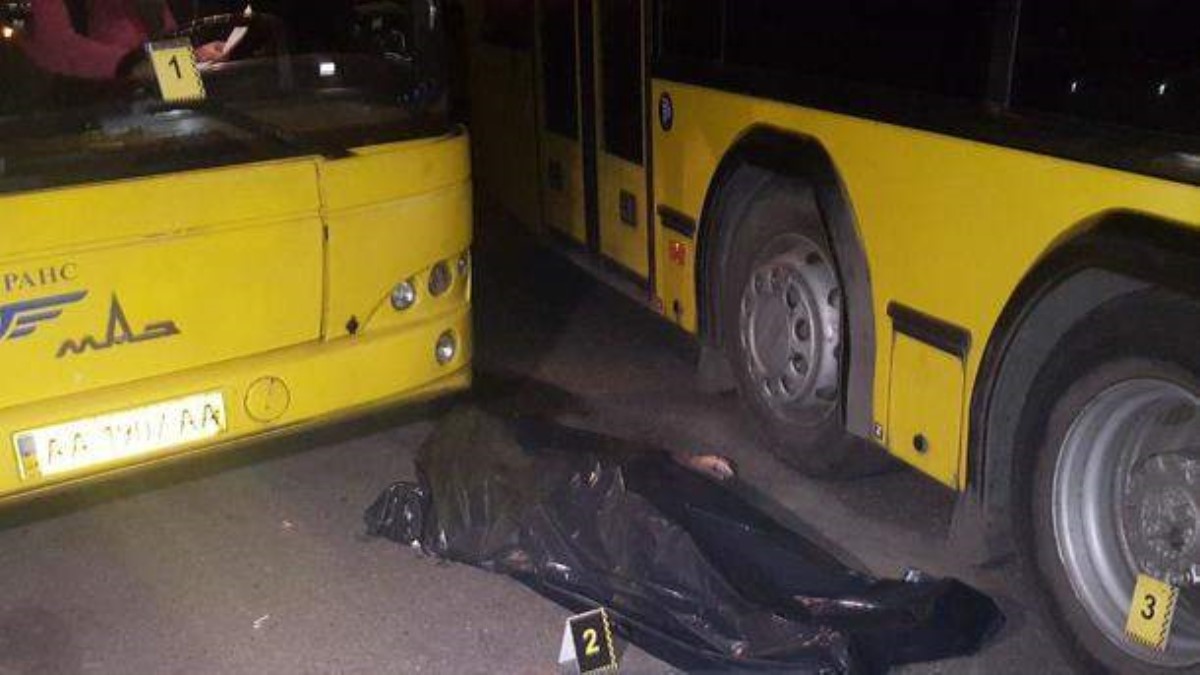 В Киеве два автобуса насмерть раздавили кондуктора
