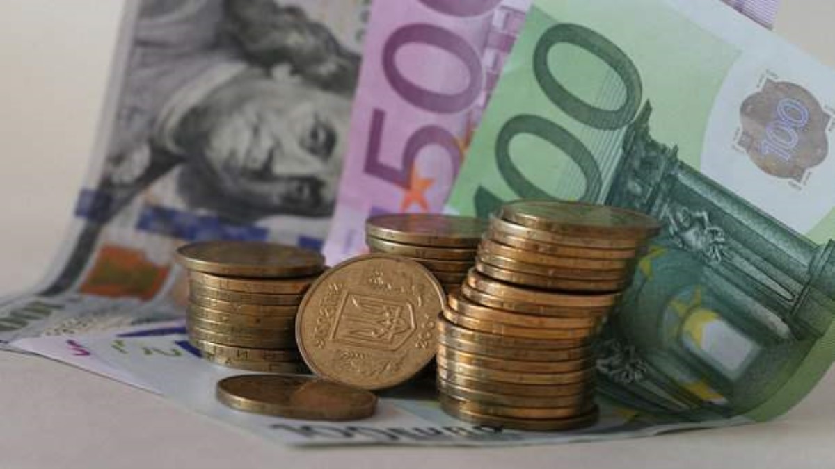 В Украине резко подорожали доллар и евро