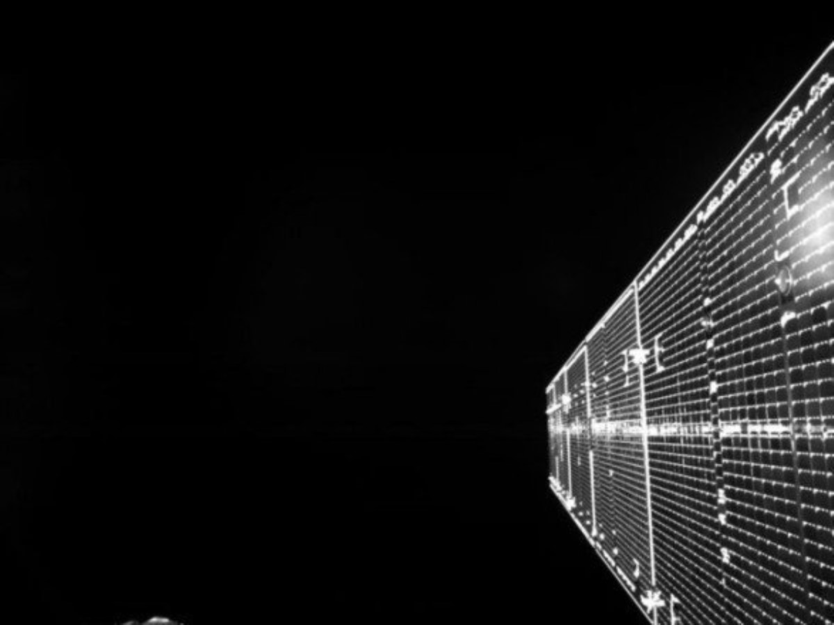 Первое фото из космоса: корабль сделал селфи в миссии к Меркурию