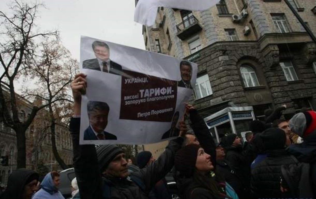 Под окнами Порошенко митингуют из-за повышения цен на газ