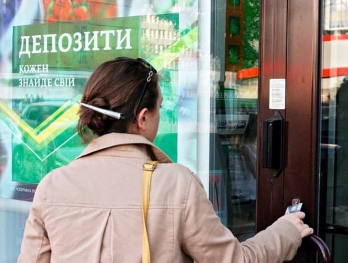 Украинцы массово "сбегают" из отечественных банков